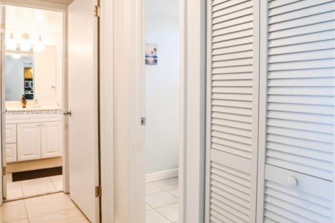 Condominio en venta en Dania Beach, Florida, 1 dormitorio, 74.32 m2 № 1977843 - foto 15