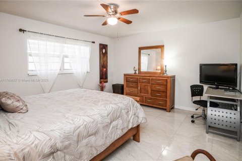 Condominio en venta en Dania Beach, Florida, 1 dormitorio, 74.32 m2 № 1977843 - foto 21
