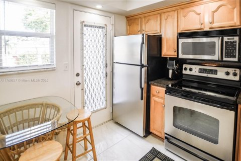 Condominio en venta en Dania Beach, Florida, 1 dormitorio, 74.32 m2 № 1977843 - foto 5