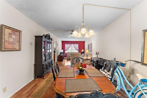 Condo in New Port Richey, Florida, 2 bedrooms  № 1568869 - photo 10