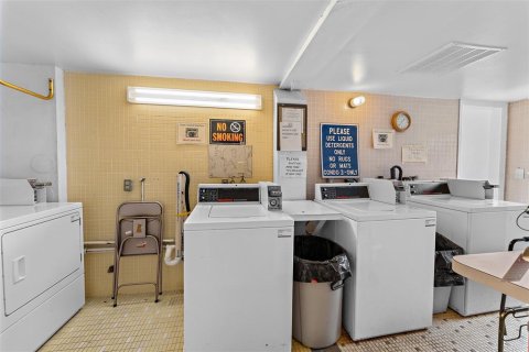 Condo in New Port Richey, Florida, 2 bedrooms  № 1568869 - photo 28