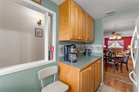 Condo in New Port Richey, Florida, 2 bedrooms  № 1568869 - photo 8