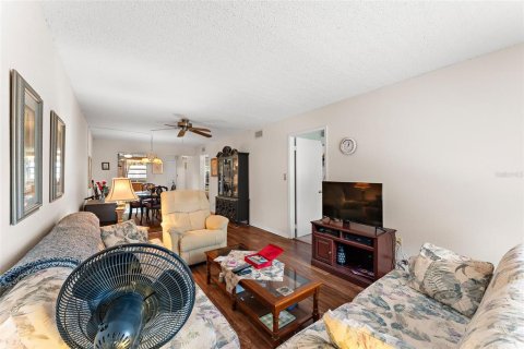 Condo in New Port Richey, Florida, 2 bedrooms  № 1568869 - photo 14