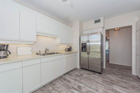Condo in Vero Beach, Florida, 2 bedrooms  № 1844375 - photo 11