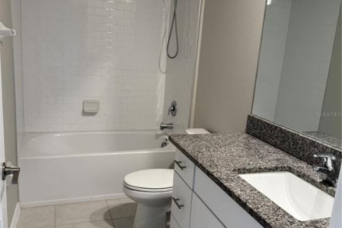 House in Sun City Center, Florida 4 bedrooms, 179.77 sq.m. № 1885656 - photo 18