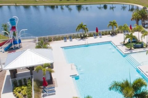 House in Sun City Center, Florida 4 bedrooms, 179.77 sq.m. № 1885656 - photo 25
