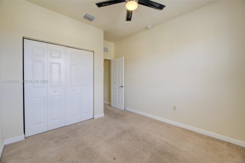 Townhouse in Hialeah, Florida 4 bedrooms, 172.98 sq.m. № 1991820 - photo 28