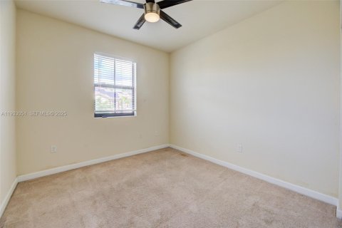 Townhouse in Hialeah, Florida 4 bedrooms, 172.98 sq.m. № 1991820 - photo 26