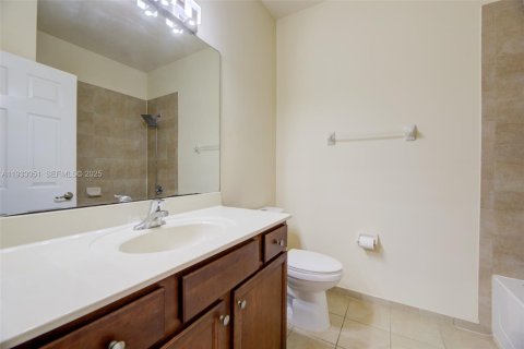 Townhouse in Hialeah, Florida 4 bedrooms, 172.98 sq.m. № 1991820 - photo 29