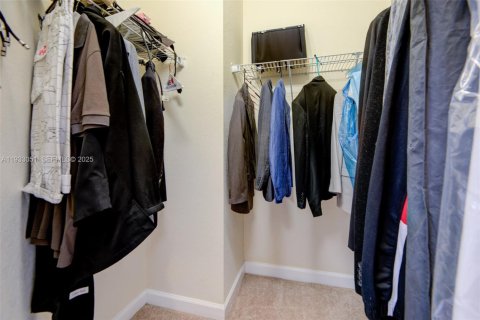 Townhouse in Hialeah, Florida 4 bedrooms, 172.98 sq.m. № 1991820 - photo 22