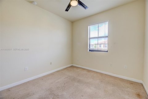 Townhouse in Hialeah, Florida 4 bedrooms, 172.98 sq.m. № 1991820 - photo 27