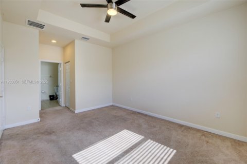 Townhouse in Hialeah, Florida 4 bedrooms, 172.98 sq.m. № 1991820 - photo 19