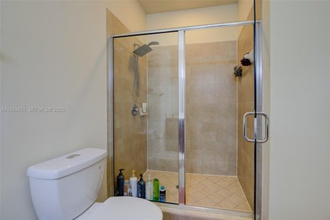 Townhouse in Hialeah, Florida 4 bedrooms, 172.98 sq.m. № 1991820 - photo 21