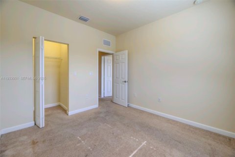 Townhouse in Hialeah, Florida 4 bedrooms, 172.98 sq.m. № 1991820 - photo 25