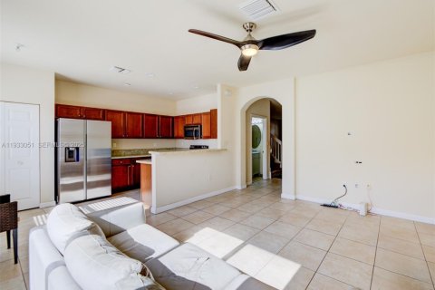 Townhouse in Hialeah, Florida 4 bedrooms, 172.98 sq.m. № 1991820 - photo 16