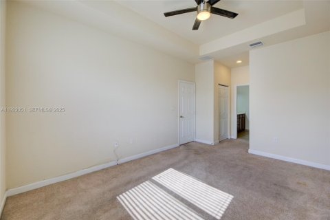 Townhouse in Hialeah, Florida 4 bedrooms, 172.98 sq.m. № 1991820 - photo 18