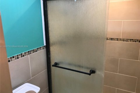 Condo in Davie, Florida, 3 bedrooms № 1959694 - photo 13