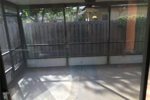 Condo in Davie, Florida, 3 bedrooms № 1959694 - photo 28