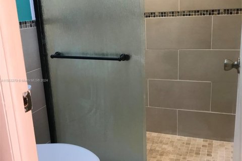 Condo in Davie, Florida, 3 bedrooms № 1959694 - photo 11