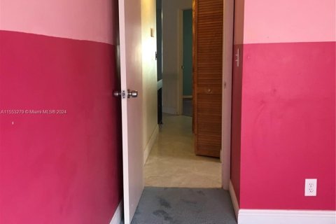Condo in Davie, Florida, 3 bedrooms № 1959694 - photo 16