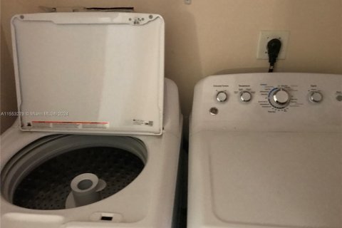 Condo in Davie, Florida, 3 bedrooms № 1959694 - photo 26