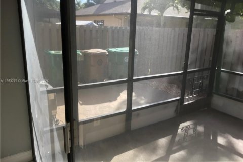 Condo in Davie, Florida, 3 bedrooms № 1959694 - photo 30