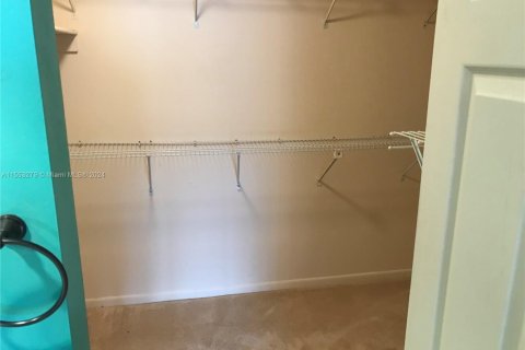 Condo in Davie, Florida, 3 bedrooms № 1959694 - photo 10