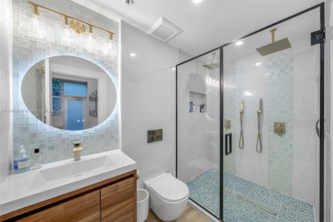 Condo in Miami Beach, Florida, 1 bedroom  № 1878799 - photo 10