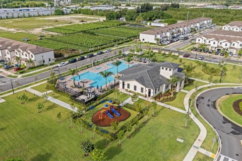 Townhouse in Homestead, Florida 3 bedrooms, 137.77 sq.m. № 1892868 - photo 5