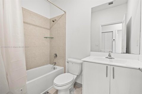 Townhouse in Homestead, Florida 3 bedrooms, 137.77 sq.m. № 1892868 - photo 23
