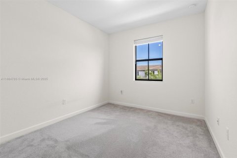 Townhouse in Homestead, Florida 3 bedrooms, 137.77 sq.m. № 1892868 - photo 21