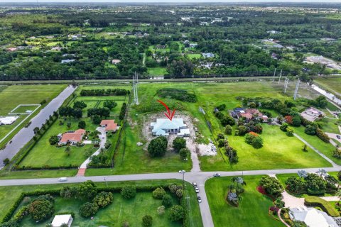 House in Lake Worth, Florida 4 bedrooms, 464.51 sq.m. № 2251535