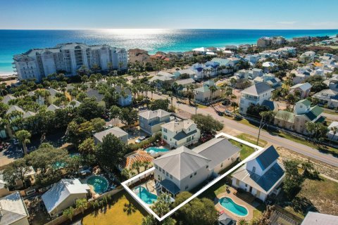 Купить виллу или дом в Дестин, Флорида 5 спален, 340.39м2, № 558622 - фото 1