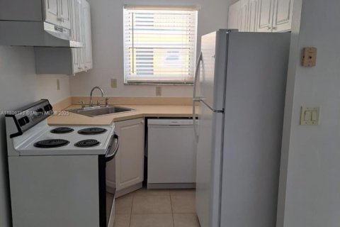 Condo in North Miami, Florida, 1 bedroom  № 1934544 - photo 6