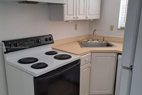 Condo in North Miami, Florida, 1 bedroom  № 1934544 - photo 7