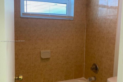 Condo in North Miami, Florida, 1 bedroom  № 1934544 - photo 13