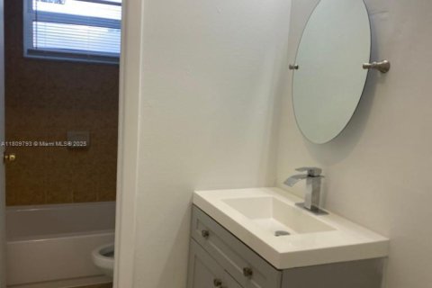 Condo in North Miami, Florida, 1 bedroom  № 1934544 - photo 17