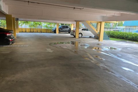 Condo in North Miami, Florida, 1 bedroom  № 1934544 - photo 24