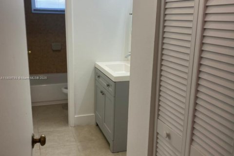 Condo in North Miami, Florida, 1 bedroom  № 1934544 - photo 18