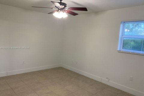 Condo in North Miami, Florida, 1 bedroom  № 1934544 - photo 14
