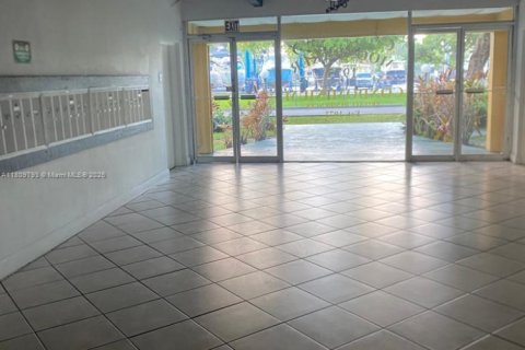 Condo in North Miami, Florida, 1 bedroom  № 1934544 - photo 21