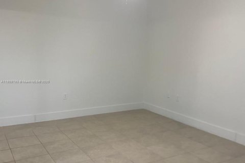 Condo in North Miami, Florida, 1 bedroom  № 1934544 - photo 15