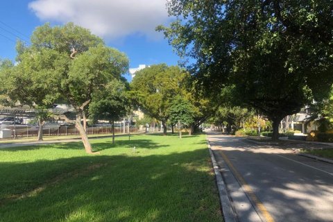 Condo in North Miami, Florida, 1 bedroom  № 1934544 - photo 2