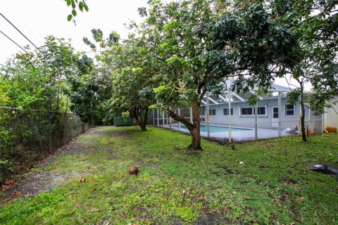 House in Oakland Park, Florida 4 bedrooms, 164.99 sq.m. № 1054791 - photo 1