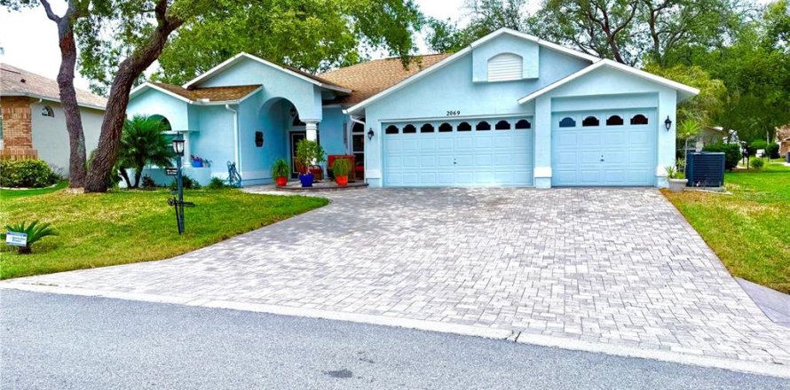 House in Spring Hill, Florida 3 bedrooms, 216.28 sq.m. № 1669802