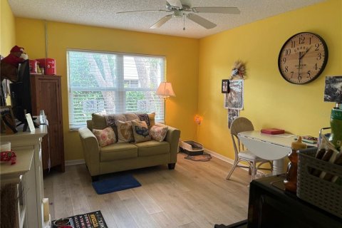 House in Spring Hill, Florida 3 bedrooms, 216.28 sq.m. № 1669802 - photo 17