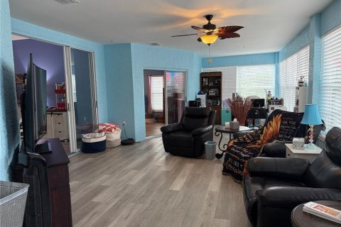 House in Spring Hill, Florida 3 bedrooms, 216.28 sq.m. № 1669802 - photo 12