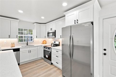 Villa ou maison à vendre à Tampa, Floride: 3 chambres, 83.89 m2 № 2322288 - photo 8