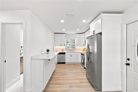 Villa ou maison à vendre à Tampa, Floride: 3 chambres, 83.89 m2 № 2322288 - photo 7