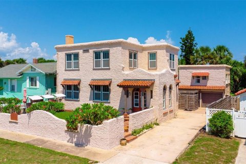 Купить виллу или дом в Дейтона-Бич, Флорида 11 комнат, 185.99м2, № 1907566 - фото 1